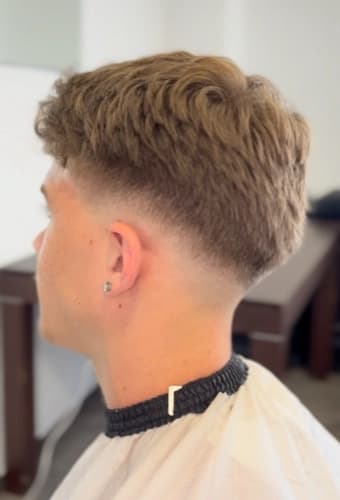 Ritual de afeitado clásico con productos de primera calidad.